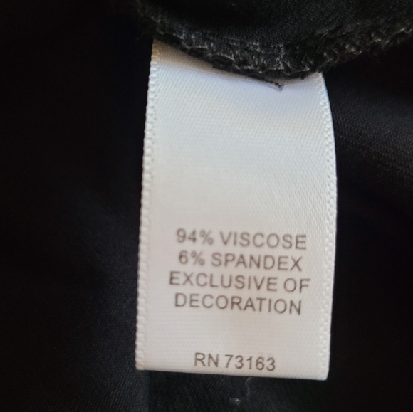 Neiman Marcus Cold Shoulder Top - Picture 11 of 11